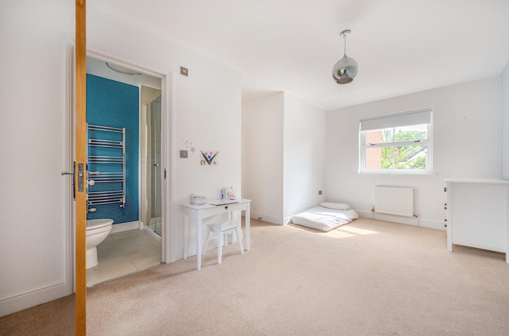 1303335-12-683d6f...