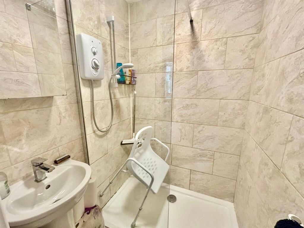 GF Shower Room