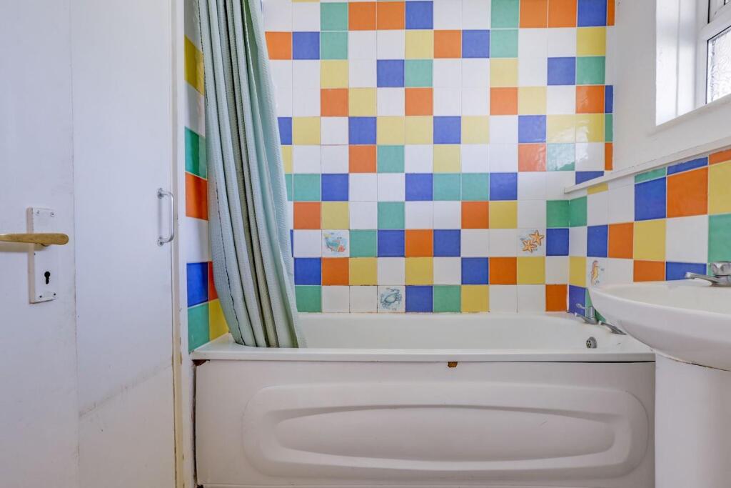 13-a990JHPropWpen - 5 Harley Court -37-medium.JPG