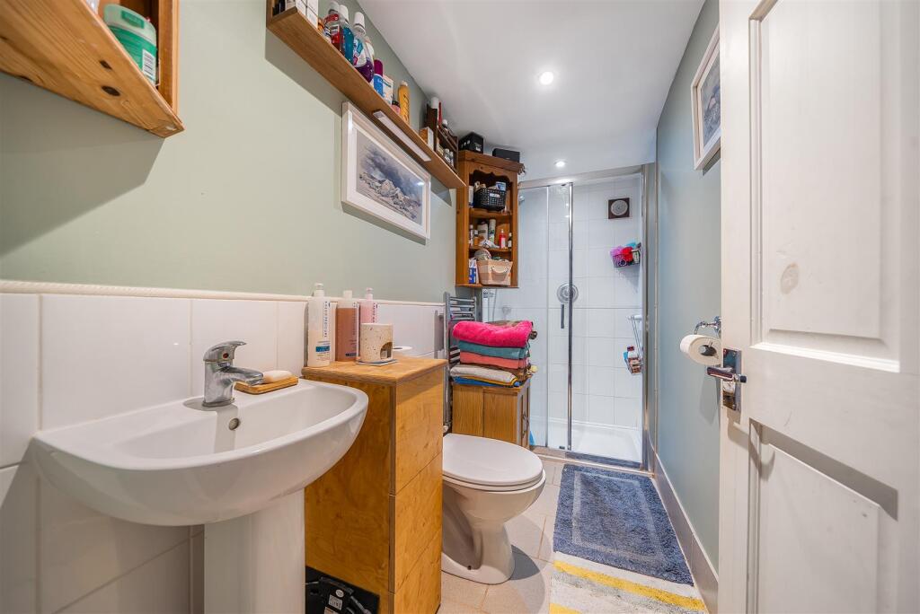 Annexe - Bathroom.jpg