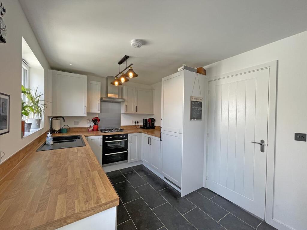 Haycroft Mews 21 - Kitchen.jpg
