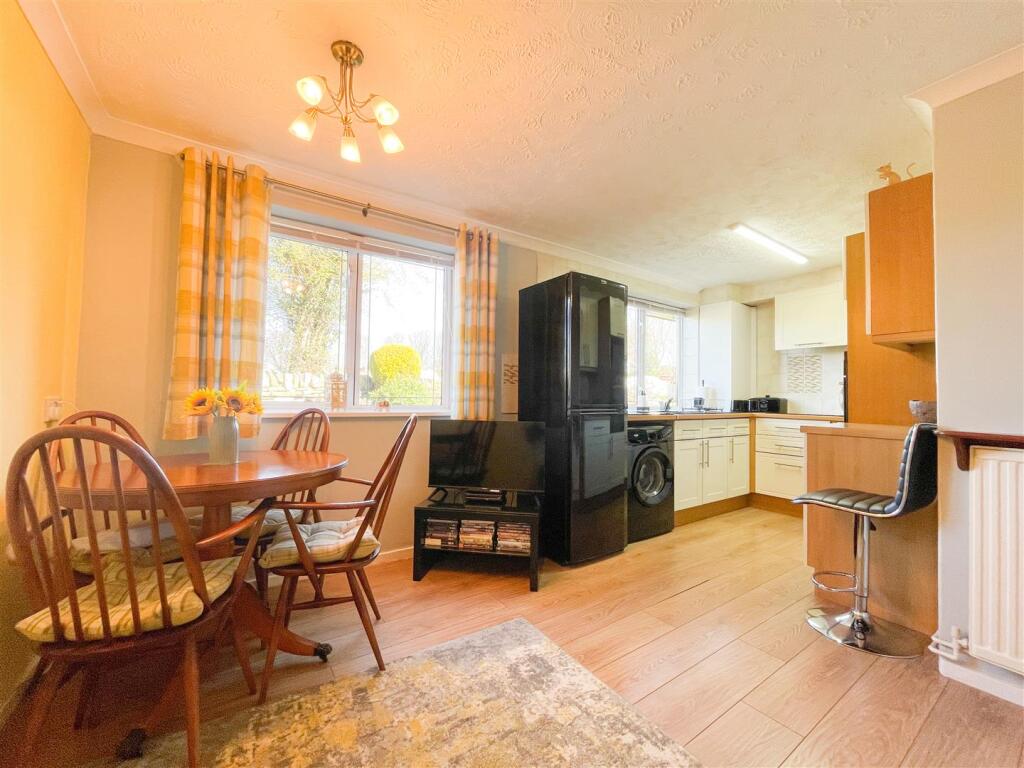 KITCHEN DINING ROOM