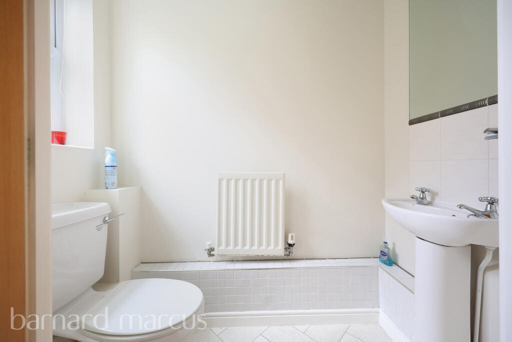 Cloakroom/wc