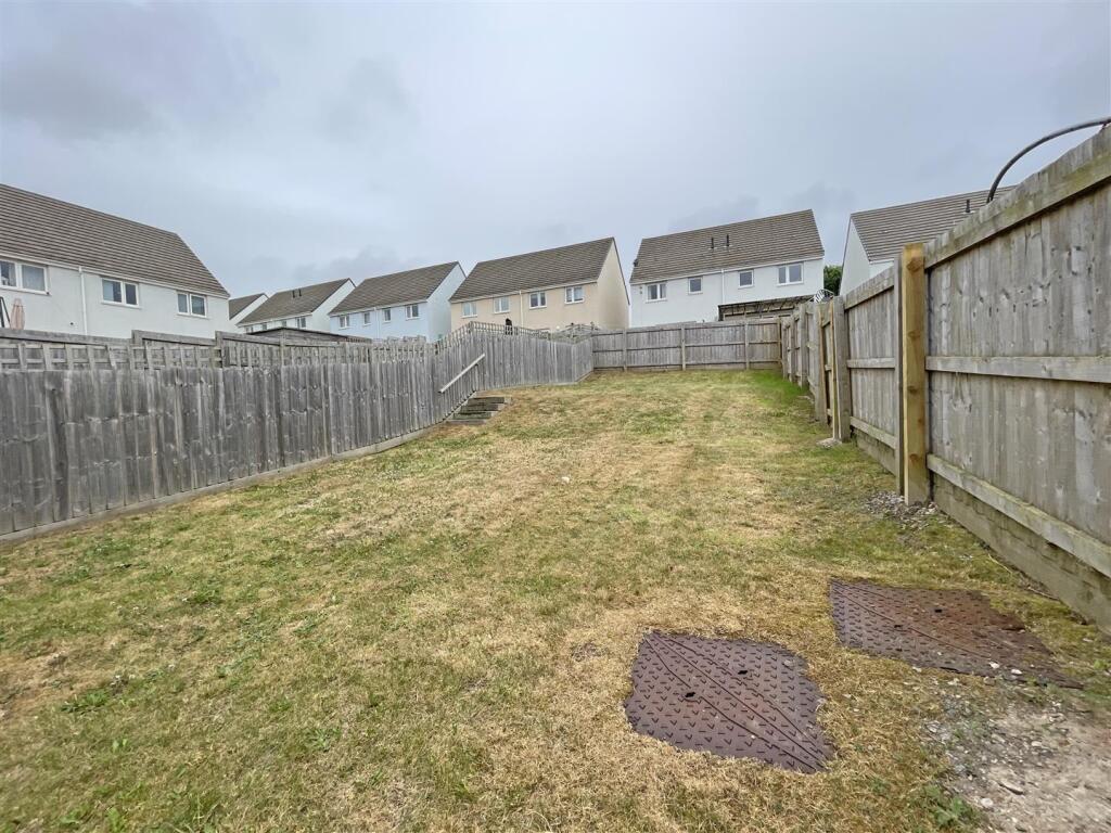 Draco Drive 4 - Garden.jpg