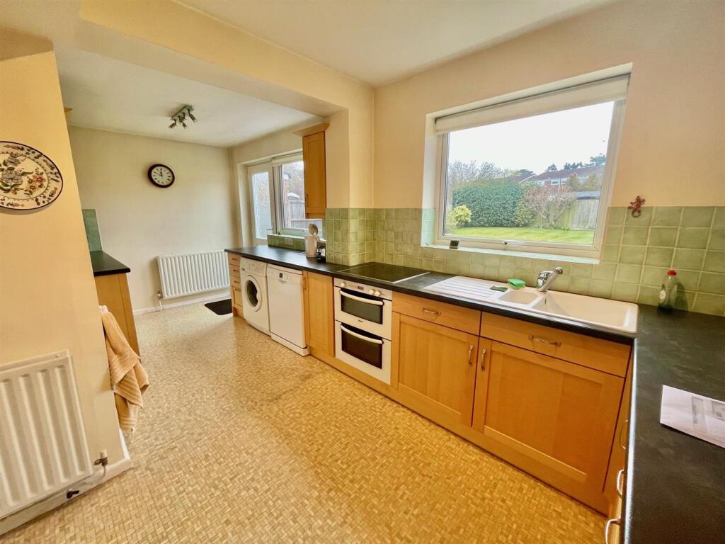 15 Bulls Lane Kitchen 3.jpg