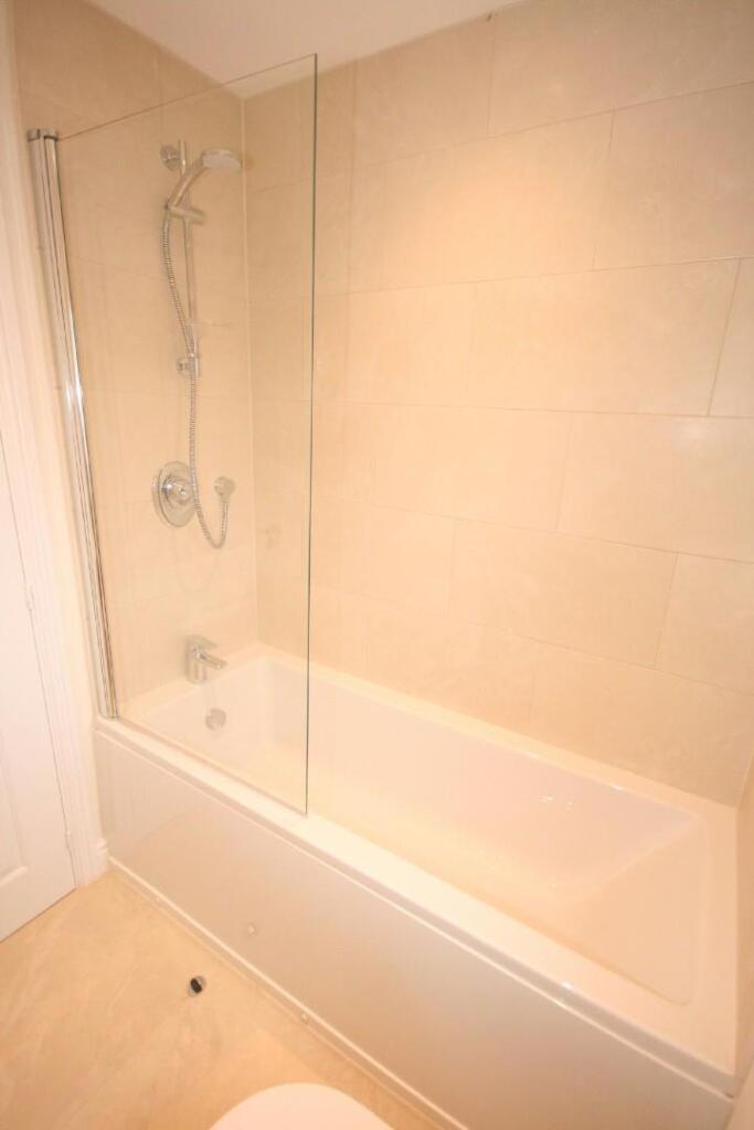 Family Bathroom Aspect 2