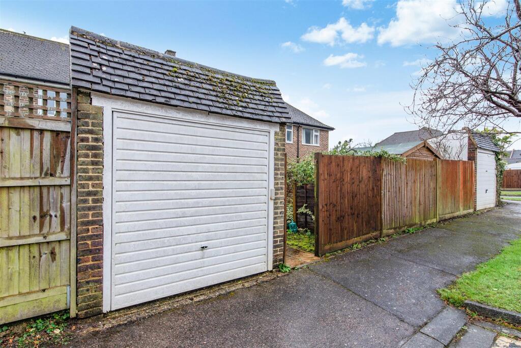 COURTLANDS CRESENT,37- (19).jpg