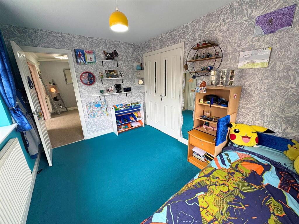 Bedroom 3b (edit).jpg