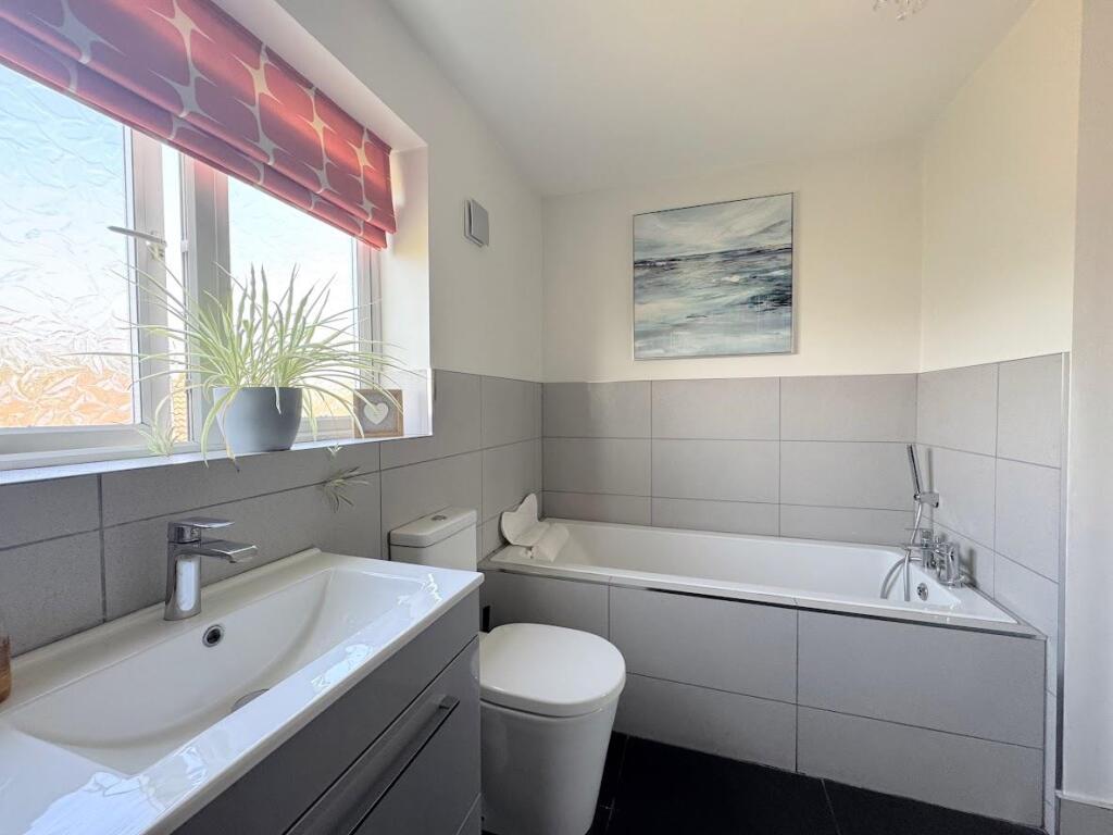 MAIN BATHROOM