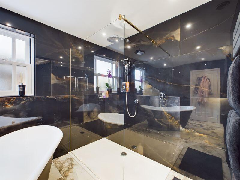 Master Bedroom En Suite