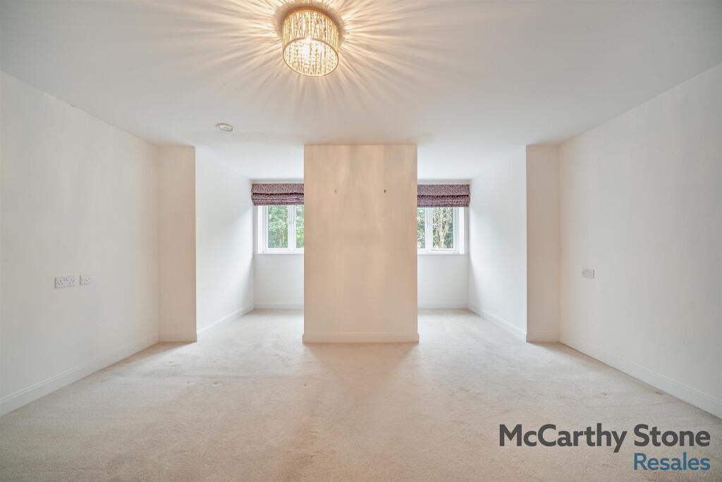 8660408-interior13-800.jpg