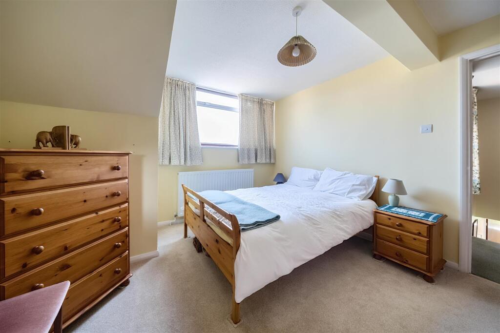 8 Orchard Close