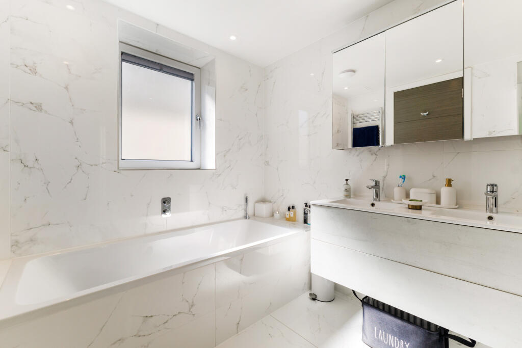 Primary En-Suite 1