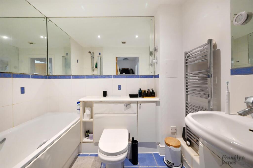 Wards-Wharf-Approach (3).JPG