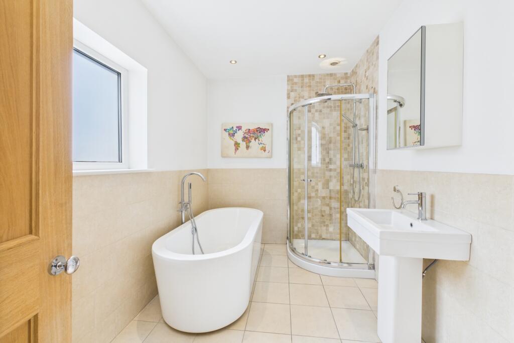 CAM03162G0-PR0290-STILL023