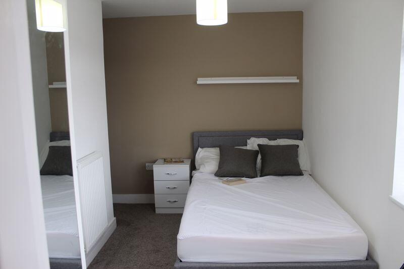 PROFESSIONAL ROOM LET 