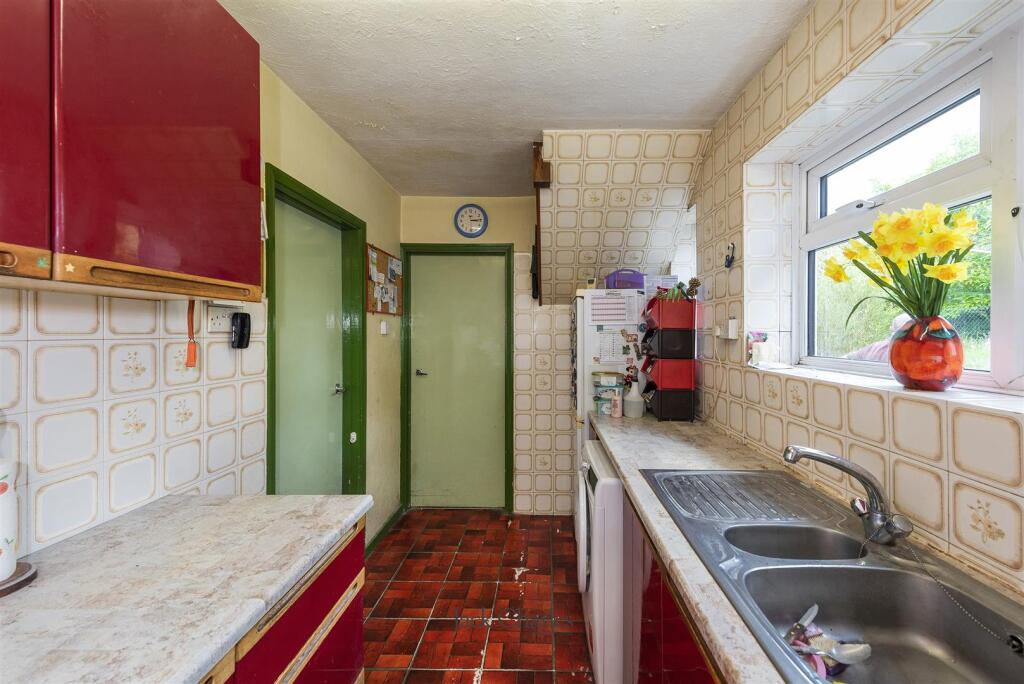 43 Burns Crescent, TN9 2PT 007.jpg