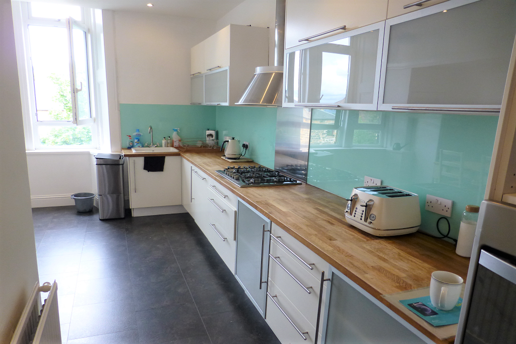 FITTED KITCHEN