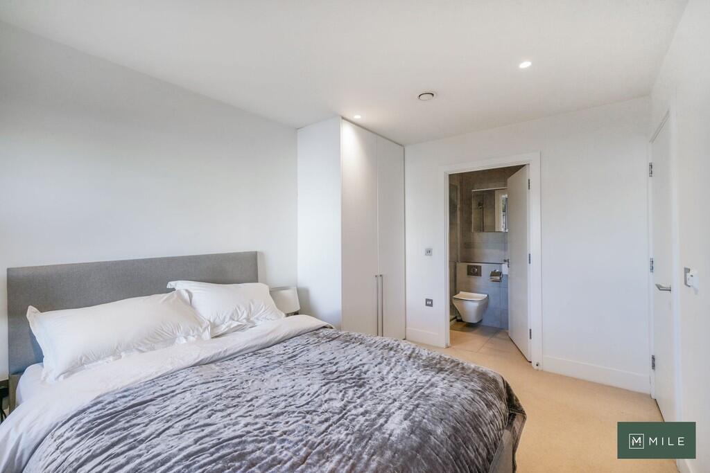 Apartment 26, Nau...