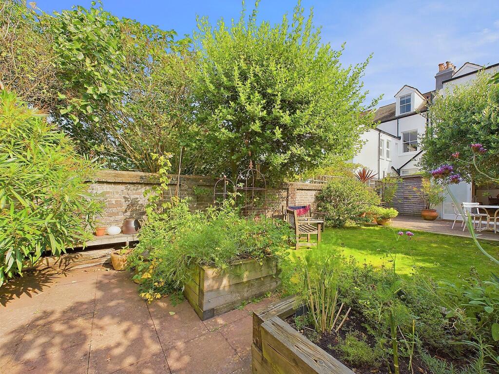 CAM03519G0-PR0146...