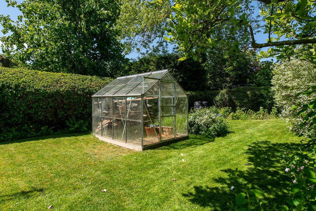 2 victoria av-hi-12.jpg