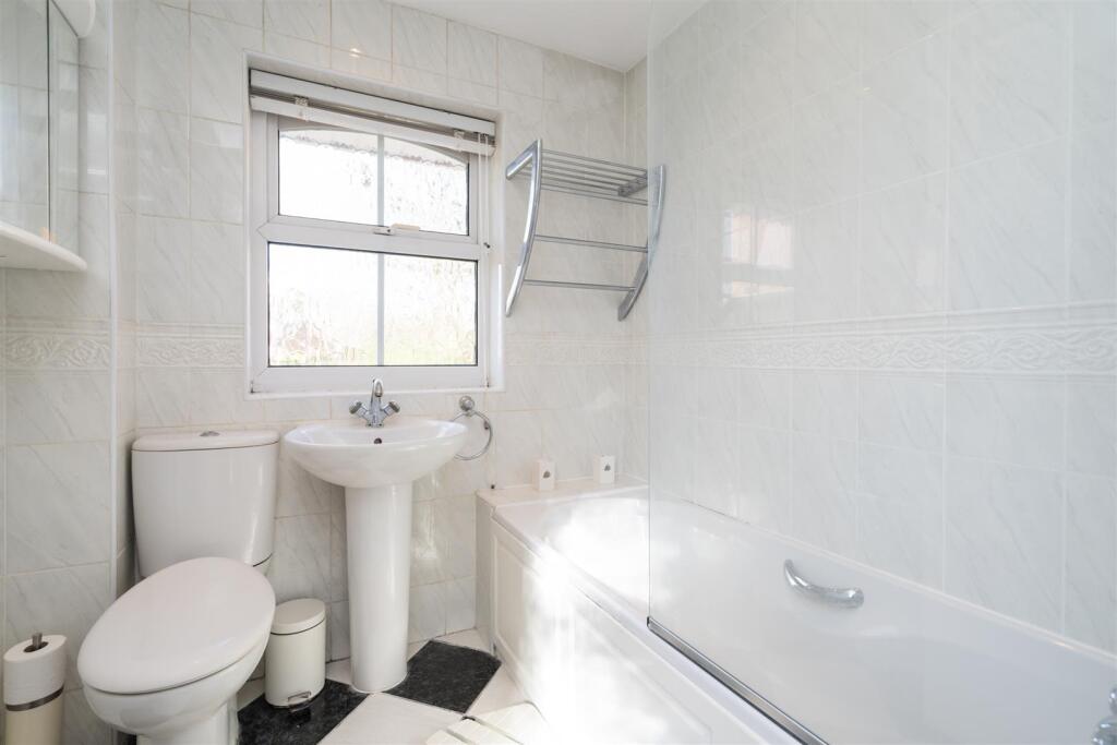 14 Sevington Close_16.jpg
