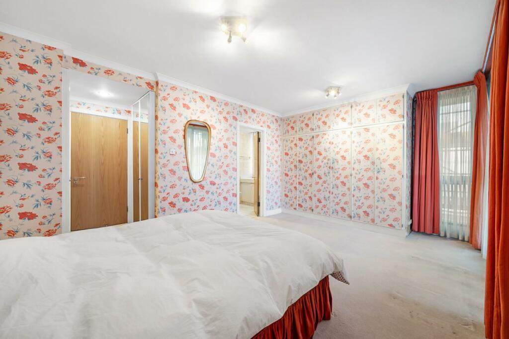 Principal bedroom (2).JPG