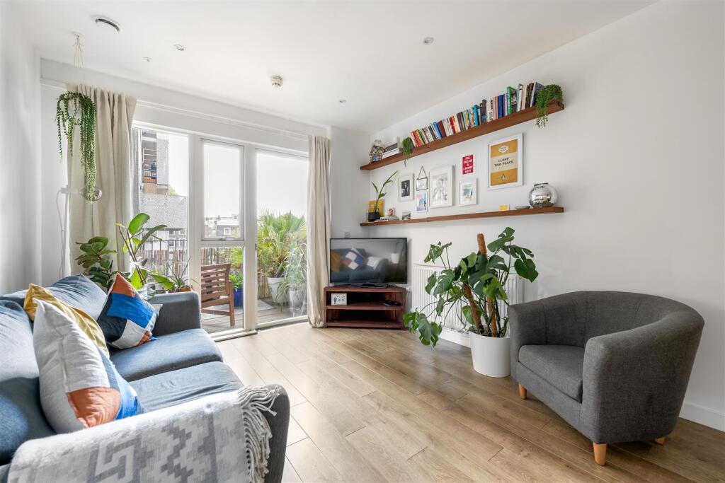 Atkins Square E8