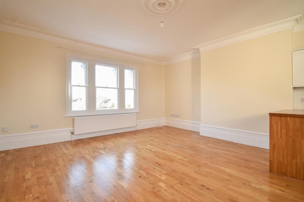 Open plan living &amp; kitchen