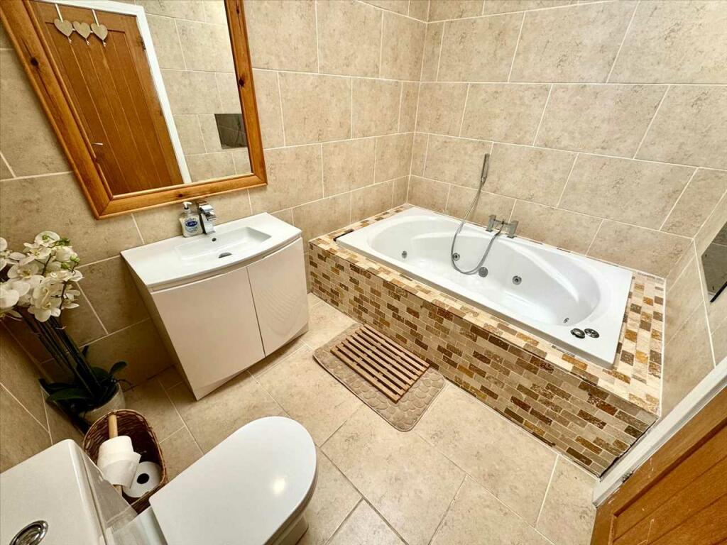 Bathroom (Ground