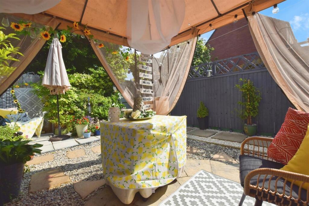 6ae1cc66-garden 20gazebo.JPG