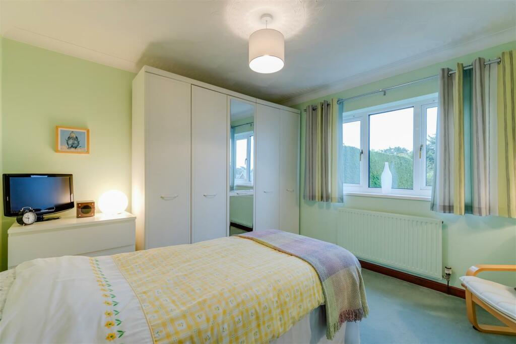 Bed 3a.jpg