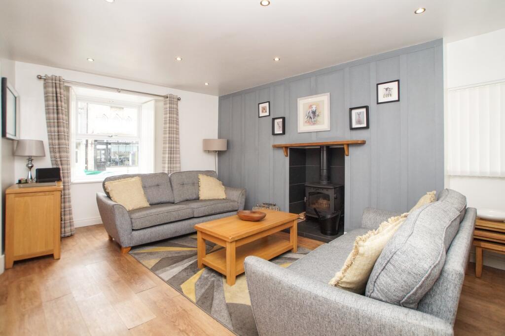 Open plan dining lounge/kitchen