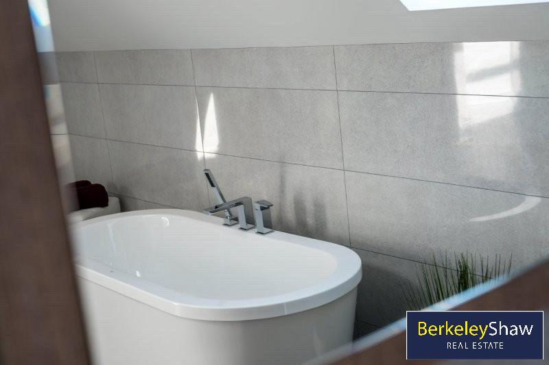 5d945b9c--48C6-8F89-8E696597B35E-41112-000005DA934