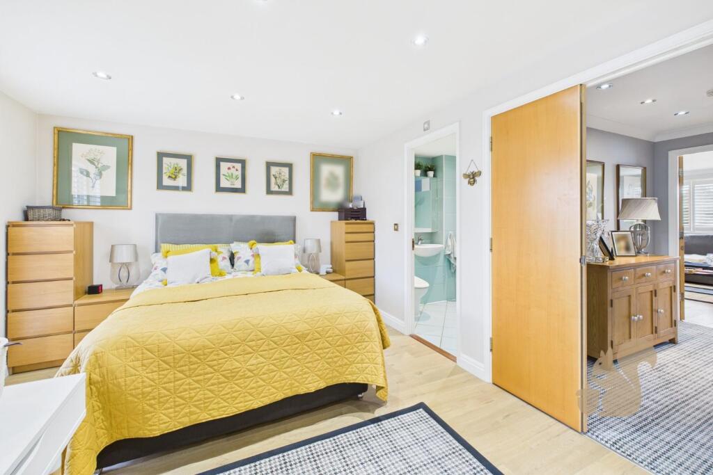 CAM05668G0-PR0025-STILL016.jpg