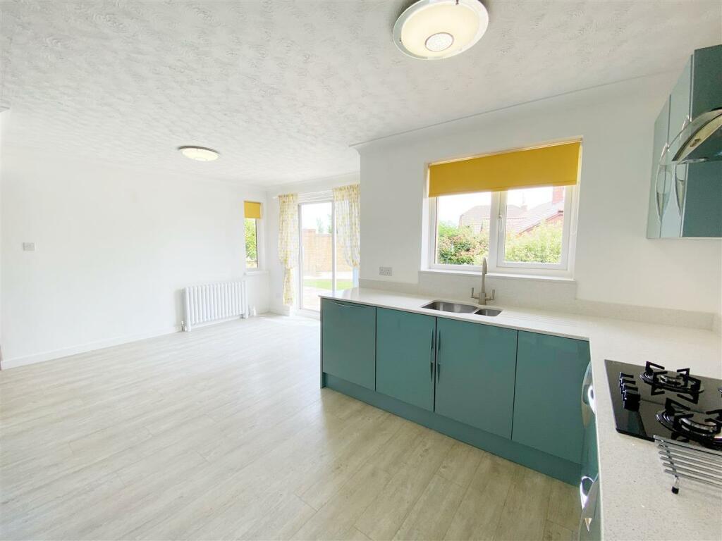 Kitchen1.jpg