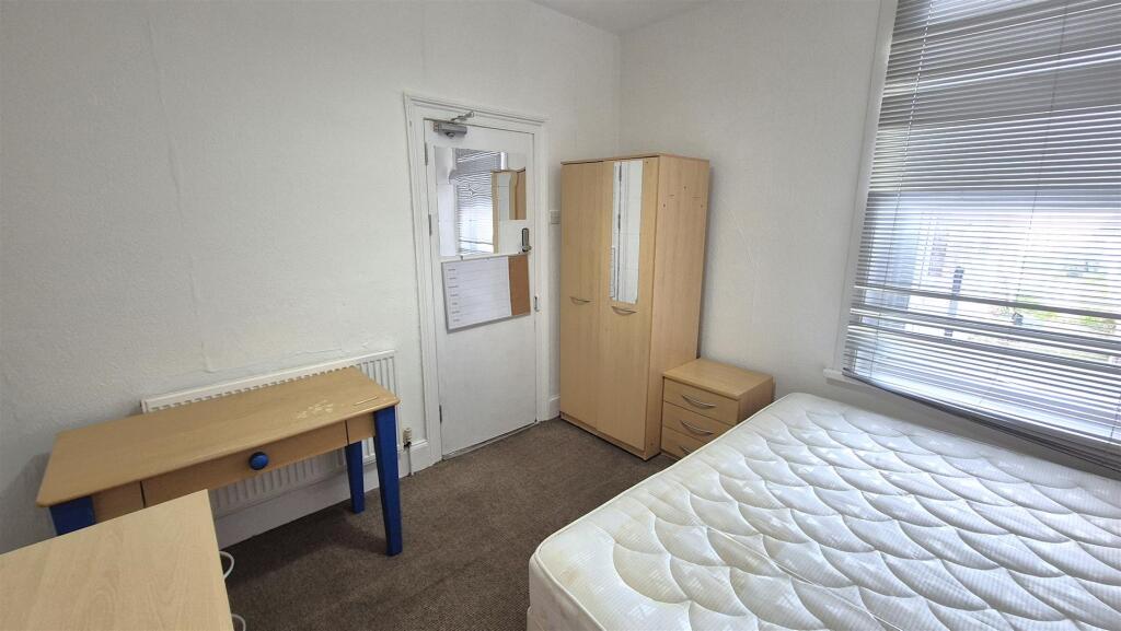 Downstairs Middle Bedroom