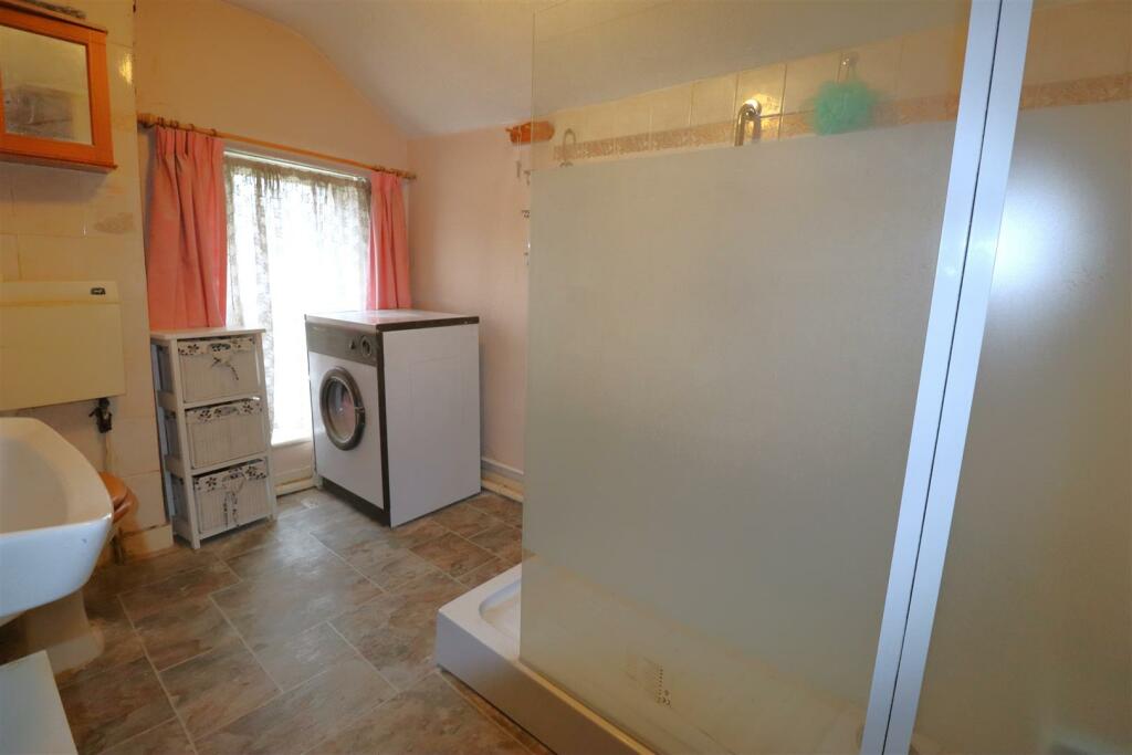 Bathroom (off Bedroom 2)