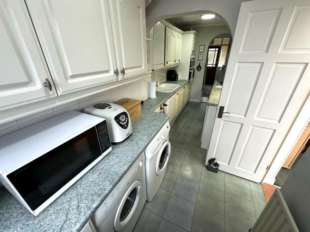 EXTENDED KITCHEN (B)