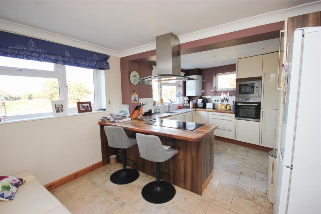 kitchen 2.JPG