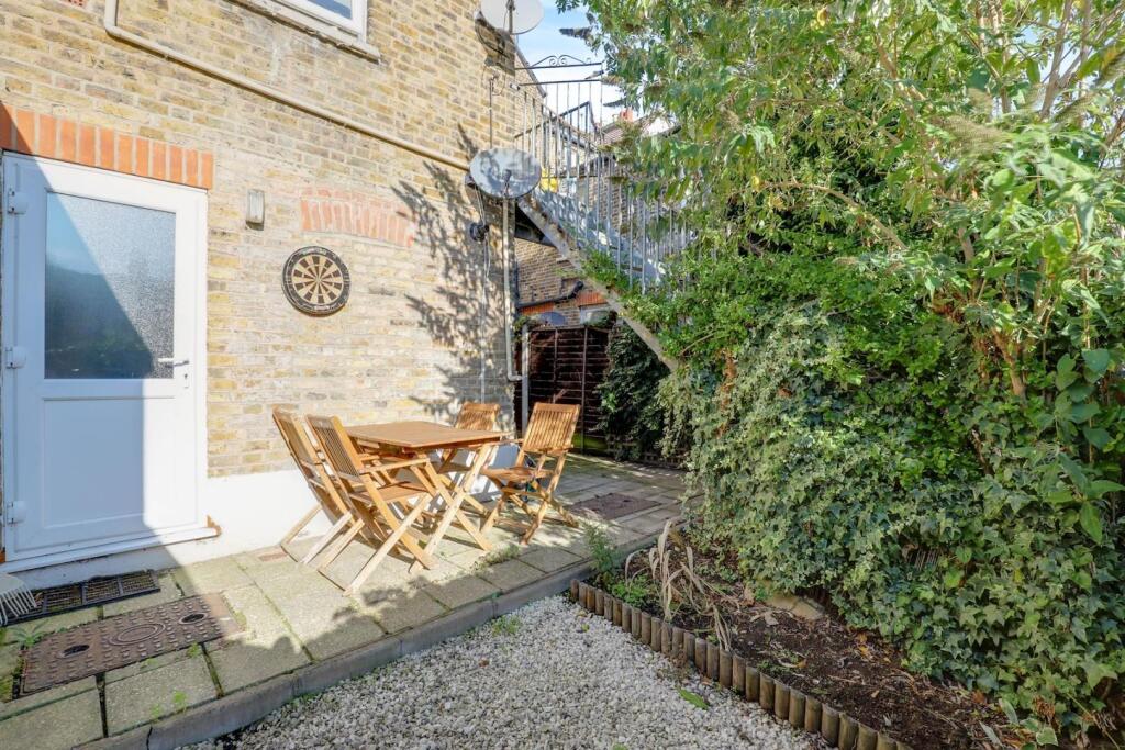 15-5301JHPropWorld - 97a Venner Road - 36-medium.j