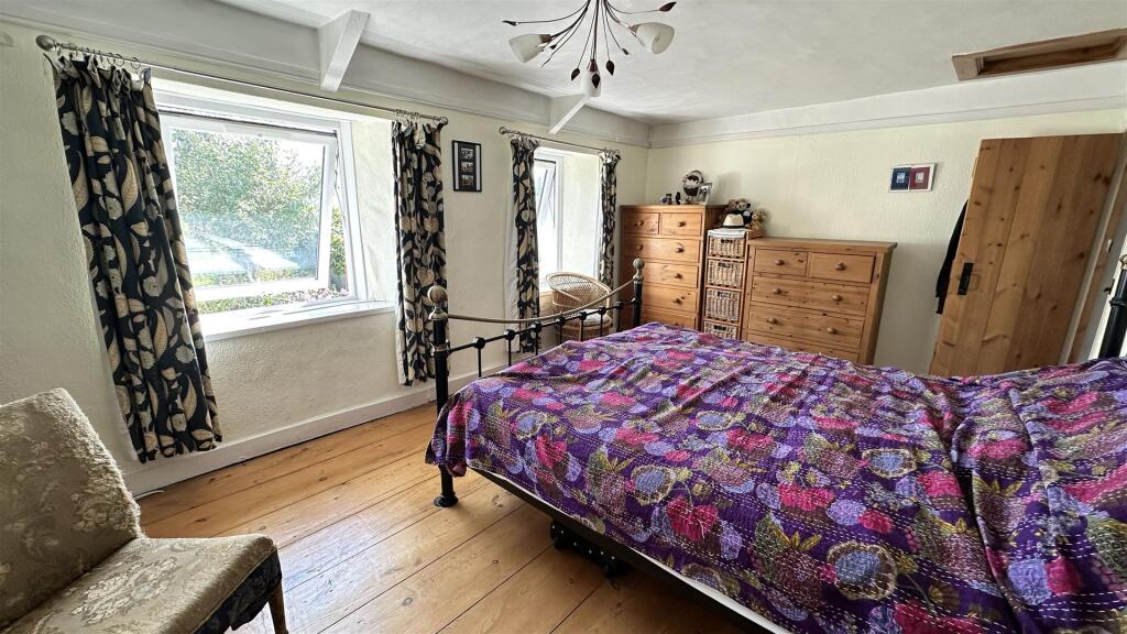 Bedroom 1.jpg