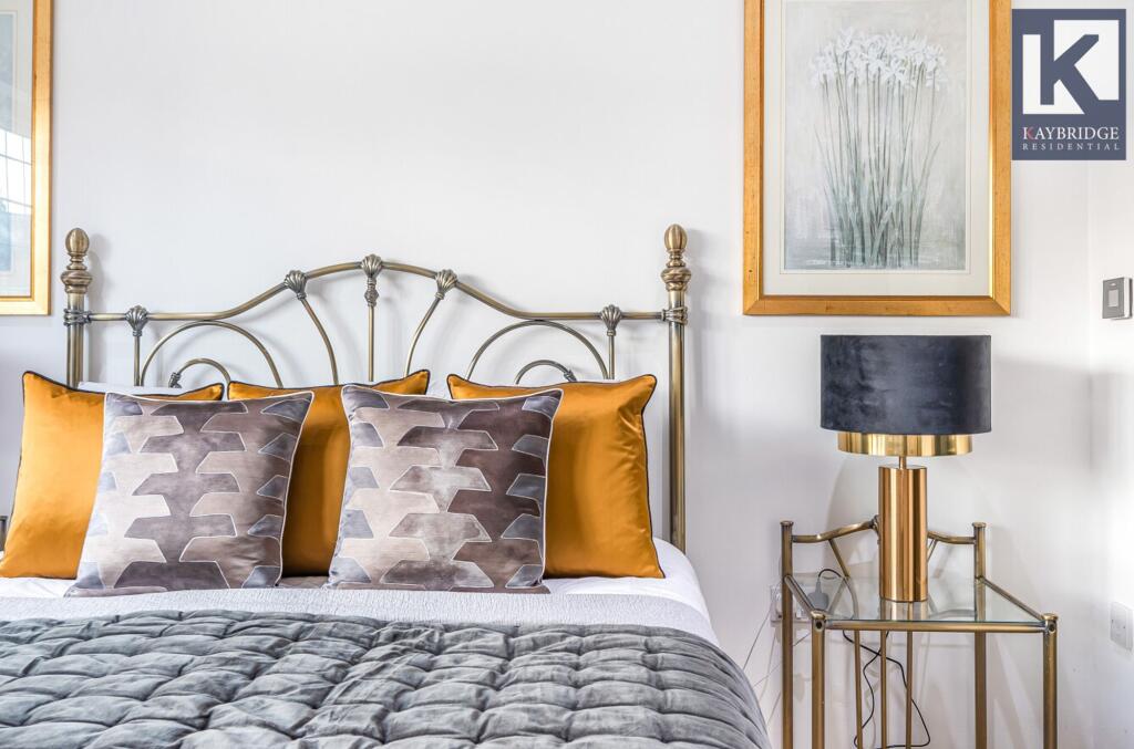 Oakwood Avenue, Epsom