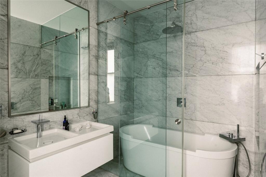 Principal Bathroom