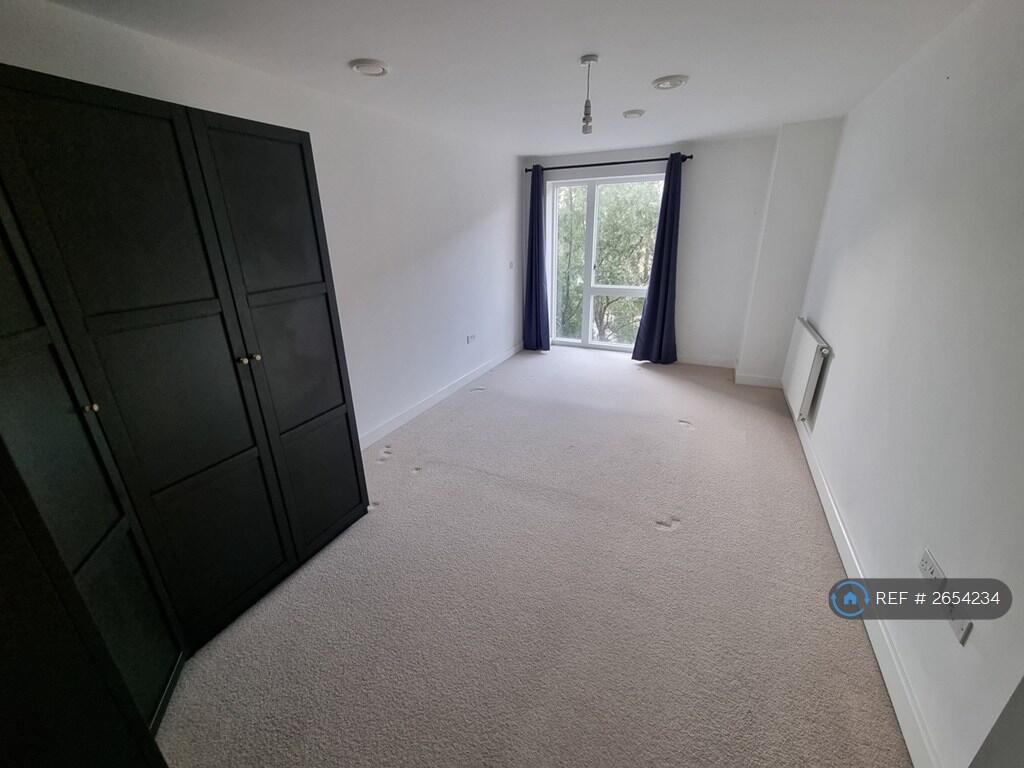 Master Bedroom With Wardrobes