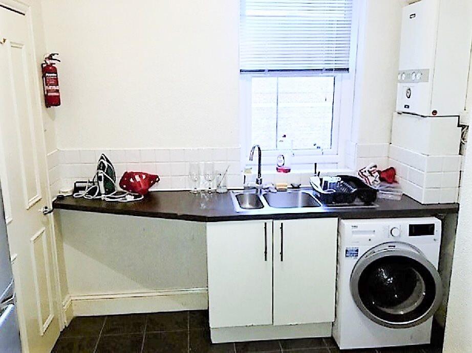 1 kitchen 2_edited