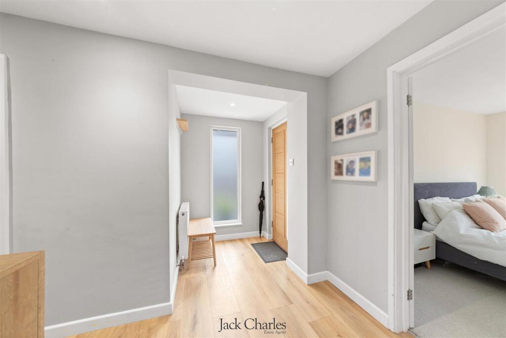 28 Barchester Way-13.jpg