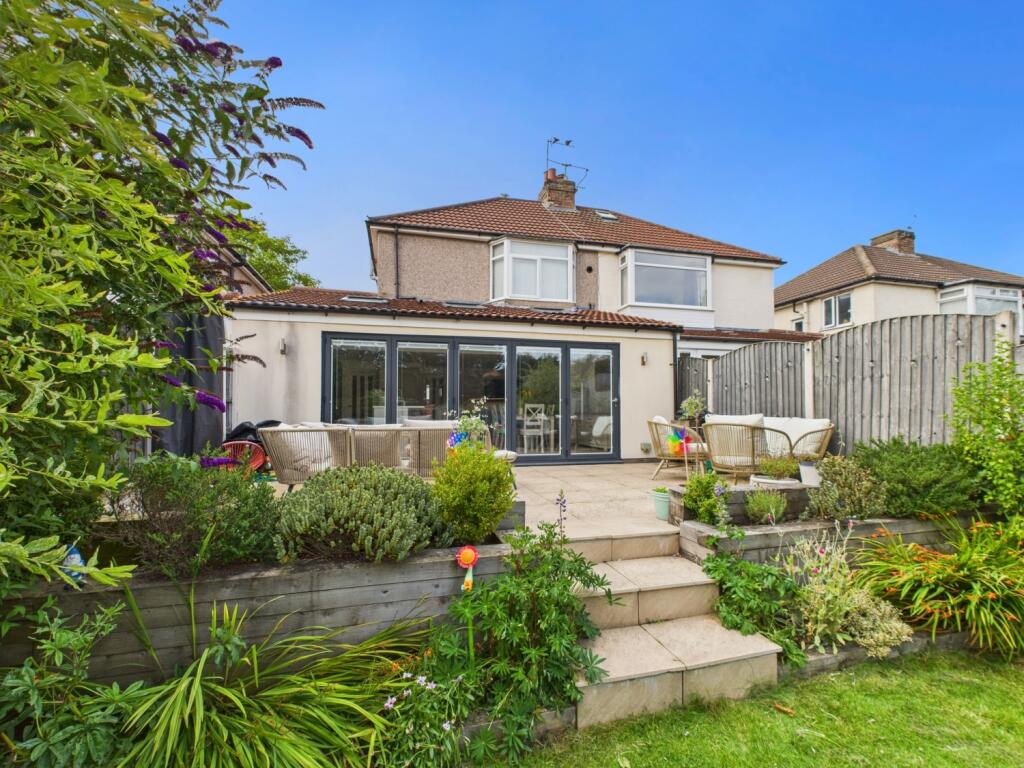 CAM02386G0-PR0140-STILL029