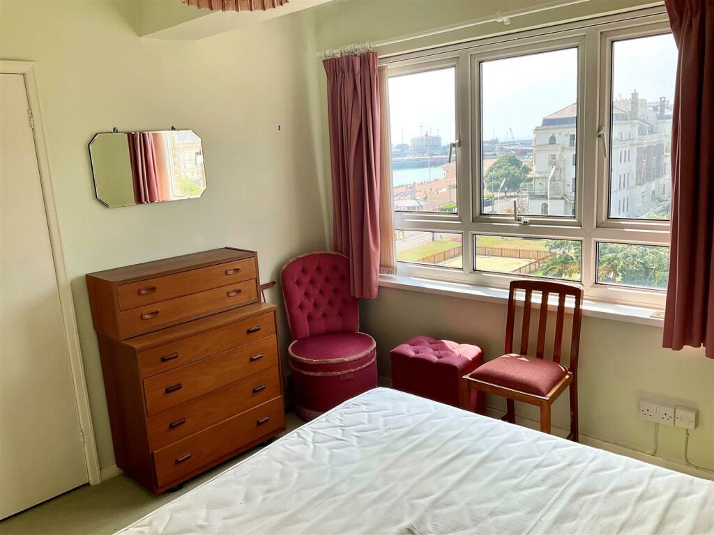 bedroom 2 pic1.jpg