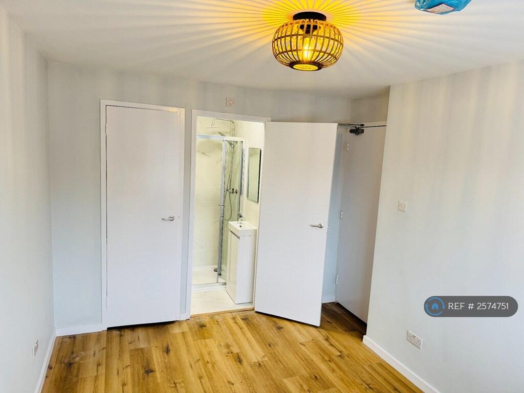 Rear Bedroom With En-Suit